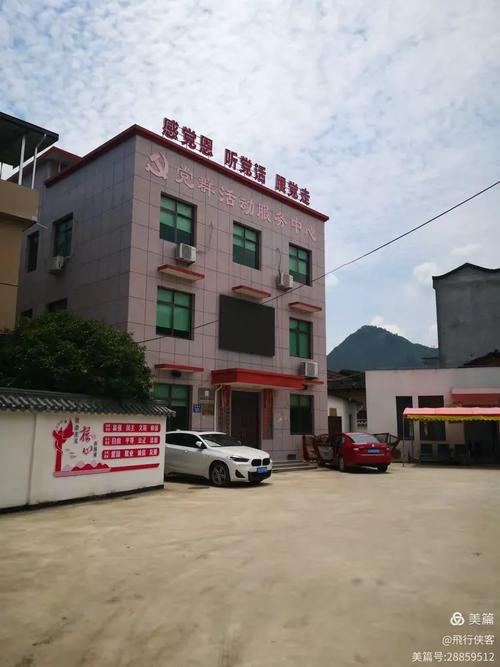 梅开结园千古韵, 鹤舞石堂百丈辉.何人卓笔向穹苍,莫道难施翰墨香;开